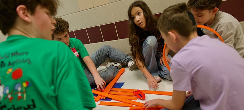  Middle school guests collaborate with elementary students