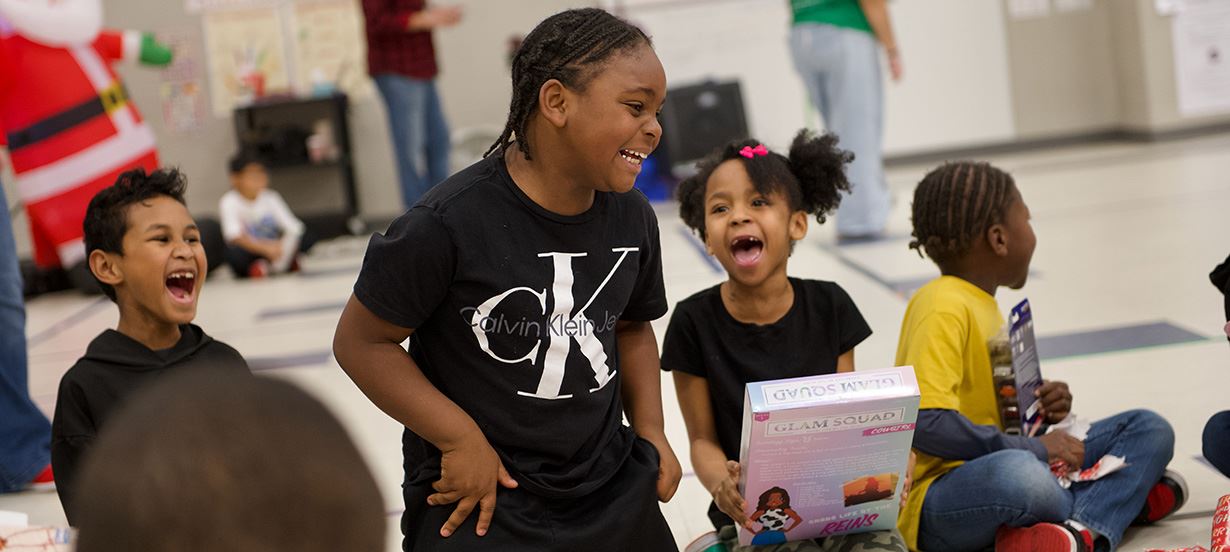  Kids opening gifts