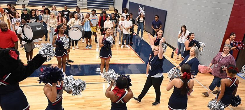  Chaparral Bobcats Begin Tradition, Welcome Teachers 